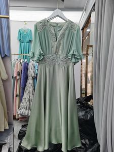 409 XXL 2024 Milan Pist Elbise Bahar V Boyun Kısa Kollu Orta Buzağı Yeşil Mor Katı Marka Aynı Stil Elbise Moda Yüksek Kalite Sh