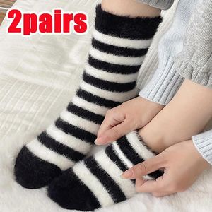 Frauen Socken 1/2pairs Striped for Winter Warm Plush Plüsch, mit mittlerer Kalte atmungsaktiv und geruchsresistent