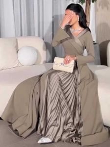 활주로 드레스 볼 드레스 V- 넥 긴 슬리브 A- 라인 맞춤형 공식 행사 드레스 긴 사우디 아라비아 이브닝 드레스 2024