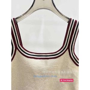 Women Tank Tops Tee Designer Women S Tanks Camis Miu Home High Edition Tidig vår Kontrast Sling Sticked Short Letter Micro Label Tröja Kvinnor kläder