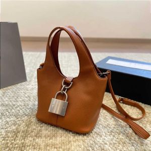 10A Designer de couro de moda flap capacidade de bolsa grande bolsa de crossbody saco de bobo hobo strap silencip saco de bolsa para axilas compras 24 jhxw