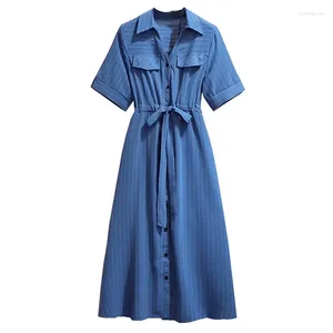 İş elbiseleri 150kg kadınlar yaz uzunluğunda yaka kravat elbisesi büst 149cm 5xl 6xl 7xl 8xl 9xl gevşek çizgili gömlek beyaz mavi