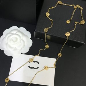 Markendesigner Neue Halskette Luxus 18K Gold plattiert modisch modisch charmantes Mädchen Hochwertige lange Halskette Luxus Boutique Geschenk Halskette Box
