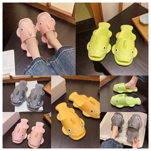 New top Designer Funny Personalized Slippers Mens Wearing Externally in Summer Home pink yellow Non slip Soft Sole Couples Stepping Feeling Cool sandal for Women