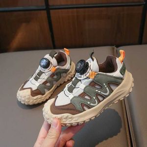 أحذية Sneakers Boys أحذية من 6 إلى 12 عامًا أحذية زر دوارة جديدة مناسبة لمدرسة للجنسين متعددة الاستخدامات التنس الأطفال الأحذية الرياضية D240513