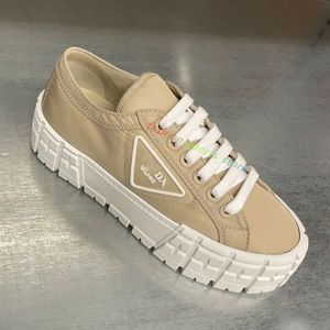 Designer lässig Schuhe Dreieck Logo Doppelradplattform Nylon-Sneaker Frauen Männer für weiße Sneaker-Trainer dreifach dicke Boden Luxus Low Gabardine Größe 35-41 E6