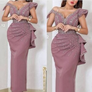 2021 Sexy Dusty Pink Sexy Arabic Dubai Evening Dresses Wear Off Shoulder Crystal Beads Cap Sleeves Plus Size Party Prom Gowns Sheath Ru 3005