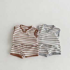 Giyim Setleri 2024 Yaz Bebek ve Kızlar İçin Yeni Kolsuz Bebek Giyim Seti Vintage Çizgili T-Shirt+Şort 2 Parçalı Okul Öncesi Pijama için Set