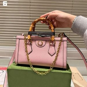 Frauen Leder Crossbody Umhängetaschen Doppelte Buchstaben Solid Hader Taille Square Stripes Frauen Luxushandtaschen Frauen Messenger -Taschen rund o famg