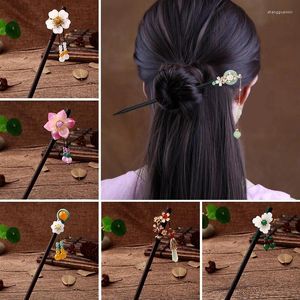 Hårklipp 1 PC Vintage Chinese Wood Sticks For Women Girls Antique Flower Tassel Hairpin Barrettes Headwear Accessories