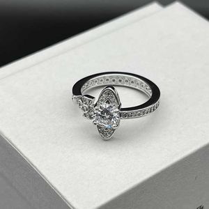 Designer Westwoods Saturning Single Diamond Ring Högkvalitativ Zirkon Full Orbit Fashion Planet Open Nail