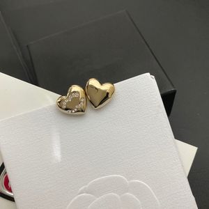 Orecchini a forma di oro 18K a forma di cuore di lusso Designer di marchi Temperamento fascino da donna Orecchini di lusso Diamanti boutique Regali di alta qualità