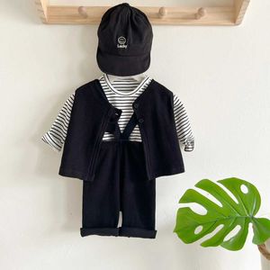 衣類セット秋の新しいベビー服セットベビーコットンタンクトップジャケット幼稚園の女の子コートベイビーソリッドノースリーブジャンプスーツストライプTシャツ2405