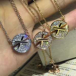 Luxury Designer Necklace 18K Gold Plated Pendant Necklace Design for Women Love Titanium Chain Pendant Necklace Wedding Party Travel Swimm Non Fade Jewelry