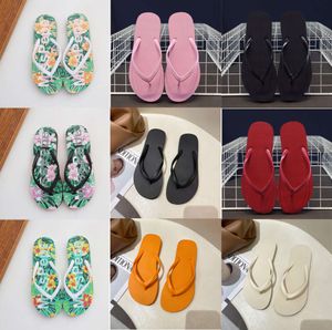 2024 Designers chinelos sandálias Moda Moda Sapatos de plataforma ao ar livre Classic Pinched Beach Sapatos de estampa alfabetizada Flips Summer Summer Flat Casual Shoes Gai-37ads
