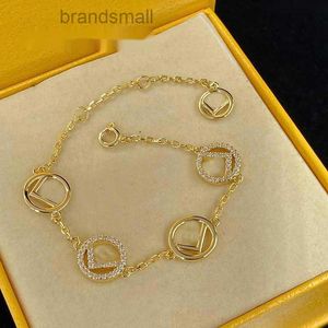 Luxury Jewelry Designers Charm Bracelet For Womens Fashion Belt Letter F Designer Gold Bracelets Classic Simpie Style Pendant 2304128PE