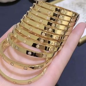 Classical Design Oval Women's Jewelry Bangle Zircon Fashion Stainless Steel Gold Bangle