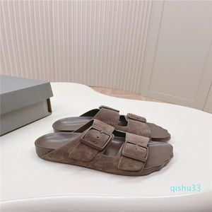 15a Designer Mules Kapcie Paris Fashion Sunday Men Mężczyznę Kupki luksusowe cielę zamszowe skóra na zewnątrz kapcie Baotou Rozmiar 35-45