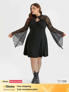 Plus -Size -Kleider plus Größe Kleidung Vintage Hallown Blumendruck Krawatte Nackennetzkleid Party Hallown Skelett Spitze Asymmetrischem Hem Midi Kleid Y240510