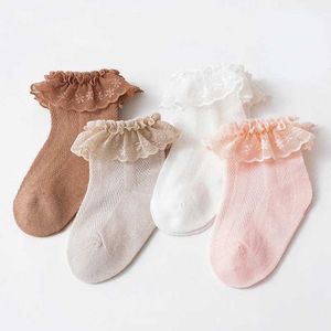 Barnstrumpor koreanska baby veckade kantstrumpor Solid bomulls andningsbara mesh-strumpor som är lämpliga för spädbarn flickor nyfödda små barn och barn i åldern 0-8 D240513