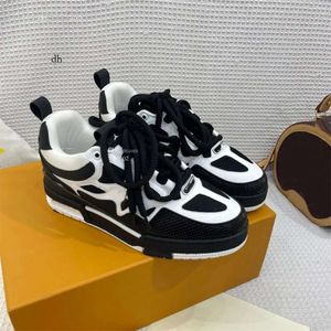 Um estilista Skate Shoes Shoes Run Fashion Luis Sneakers Mulheres Menina Menina Esportes Chaussues Casual Classual Vuttonity Sneaker Woman D