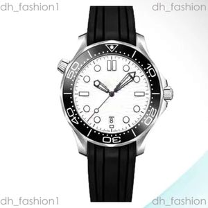 OMG zegarek z projektantem Box Man Wysokiej jakości zegarki ruchowe Chronograf Montre Omg Luxe Homme Uhr z pudełkiem Sapphire Glass Menomical Watch 24ss 909