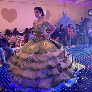 Vestido Mexicano Quinceanera Sukienki z ramion koronkowe aplikacje Słodka 16 sukienka z gorsetu 2021 Vestidos de XV A Ball Ball Suknie 243M