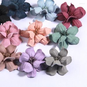 Dekoratif Çiçekler 200pcs 5cm Düğün Davetiyesi için El Yapımı DIY Kumaş Çiçeği Yapay Elbise Ayakkabı Gelin Buket Zanaat Projeleri