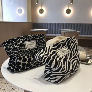 Depolama Çantaları Kadın Leopard Zebra Desen Makyaj Organizatörü Kore Kozmetik Çantası Sevimli Tuvalet Güzellik Kılıfı
