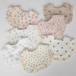 Śliniaki Burp Znane Flower Drukuj Baby BIB z regulowanym zatrzaskiem Zamknięcie Ślina Ręcznik plisowany krawędź gładka bawełna odzież wujek tęczowa gniazdo dziewczyna karmiąca szalik D240513