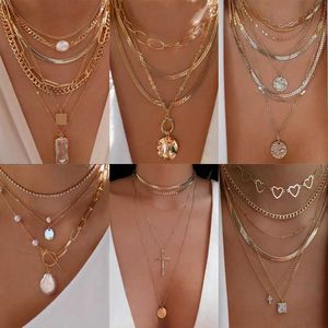 Pendanthalsband BLS - Bohemian Gold Multi Color Halsband Lämplig för kvinnor Multi Layered Crystal Pendant Necklace Set Smyckesgåvor J240513