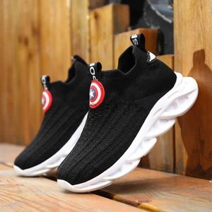 Sneakers Childrens mesh shoes for mens 2024 summer new breathable single mesh large childrens running shoes d240513