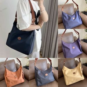 Lyxdesigner dumpling hobo damer kvinnor vattentät nylon shoudler väska underarm handväska kvinnor stor kapacitet lyxiga crossbody shoppingväska långa remmar