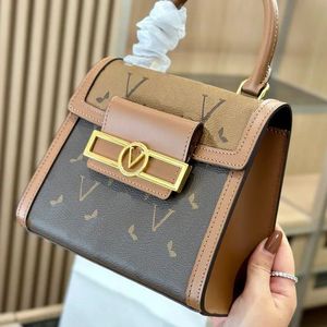 Коричневая подлинная кожаная женская сумка для плеча Pochette Totes знаменитые дизайнерские бренд -дизайнерские сумки мессенджеры Paris Solid Letter Crossbody MPWP