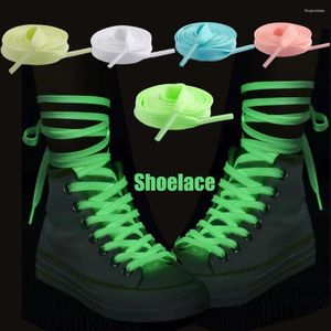 Ayakkabı parçaları 2pcs aydınlık ayakkabı bağları kadın erkek spor ayakkabılar tuval düz bağcıklar karanlık gece ayakkabılarında yansıtıcı ayakkabılar için