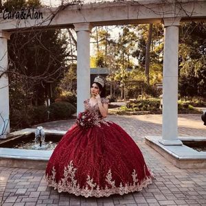 最新のVestido de 15 Anos Burgundy Ball Gown Quinceanera Dresses2021ゴールドビーズバックレススイート16ドレスページェントガウン274y