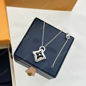 Cool Dainty Pendant Designer Choker Halsband Clover Pendant Choker Halsband Geometri Big Pendant Necklace