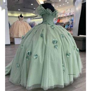 2024 Vintage Mint Green Ball Gown Quinceanera Dresses Sweetheart Off Shouler Lace Appliques Beaded Hand Made Flowers Tulle Sweet 16 Party Prom Evening Gowns 0513