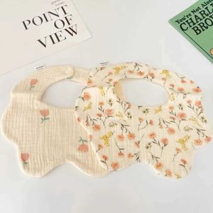 V8EH BIBS BURP THESS Baby Bib Waterproof Newforn Uncle Clothing Cotton Girl and Boy Work Cute Printed Soft Baby Gift Feeding Accessories D240522