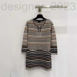 Grundläggande avslappnade klänningar Designer 24 Spring/Summer Product Zhou Xun samma stil ihålig långärmad klänning FH1Z