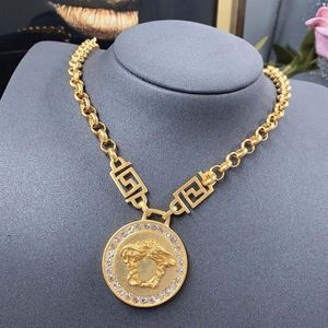 Designer Gold Halskette Hochwertig Edelstahl Klassiker eingravierter Porträtanhänger für Männer und Frauen Halskette Schmuck