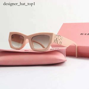 Óculos de sol mulheres de alta qualidade Mui Mui Sun Glasses Designer Moda de luxo superdimensionados para homens Mui Mirror Leg Metal Metal grande óculos de óculos grandes Ladies ao ar livre F75E