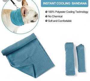 犬のアパレルアイス冷却タオルペット猫のスカーフのための夏の通気性ラップブルー弓小売バッグパックのアクセサリー