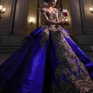 2020 Ny lyxdetalj Guldbroderi Royal Blue Quinceanera Dresses Ball Gown Sweet 16 Dress Off Shoulder Masquerade Pageant Prom Gow 305Z