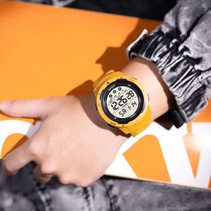 Нарученные часы водонепроницаемые спортивные часы высококачественные ночные сияние повседневные простые большие многофункциональные многофункциональные часы мужчины