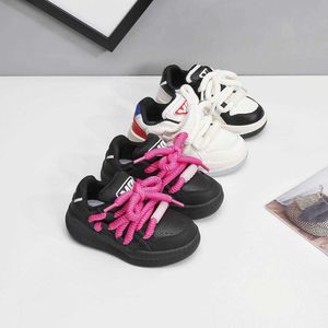 Sneakers Girls leather small white shoes 2023 autumn new childrens skateboard bread China-Chic boys sports board H240513