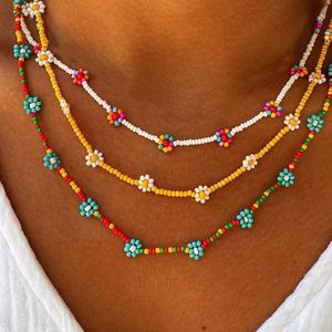Pendant Necklaces Handmade DIY Beaded Necklace Retro Bohemian Daisy Beaded Colorful Short Necklace Womens Necklace Jewelry Bijoux J240513