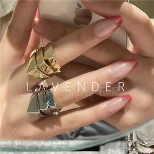 Designer Westwoods Golden Silver Three Rings kan öppna spetsig Saturnring Cold Wind Advanced Female Tide Nail