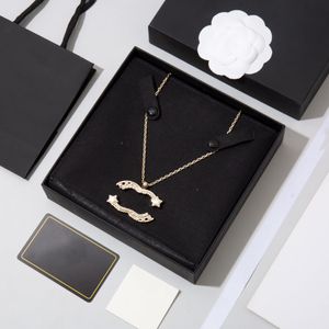 Lyxhalsband 18k guldpläterad mässing koppar halsband hängen choker länk kedjor charm hänge mode kvinnor kristall bröllop smycken tillbehör