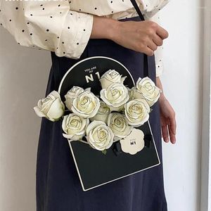 Presentförpackning Handhållen blomma Box Black Flowers Bukett Arrangemang Inslagspapper Cross-Body Ryggsäck Festival Rose Packing